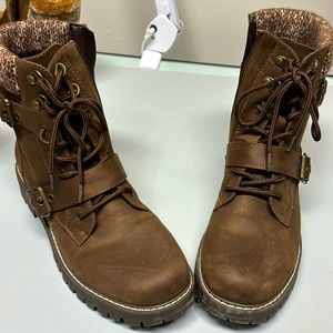 Never worn brown, cute ankle boots